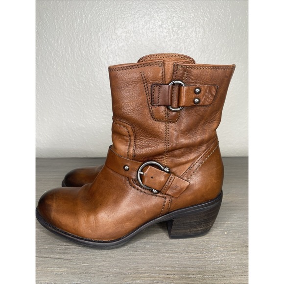 Clarks Indigo Rd. Brown Leather Mid Calf Heeled Heavier Weight Boots Size 6M - Picture 1 of 9